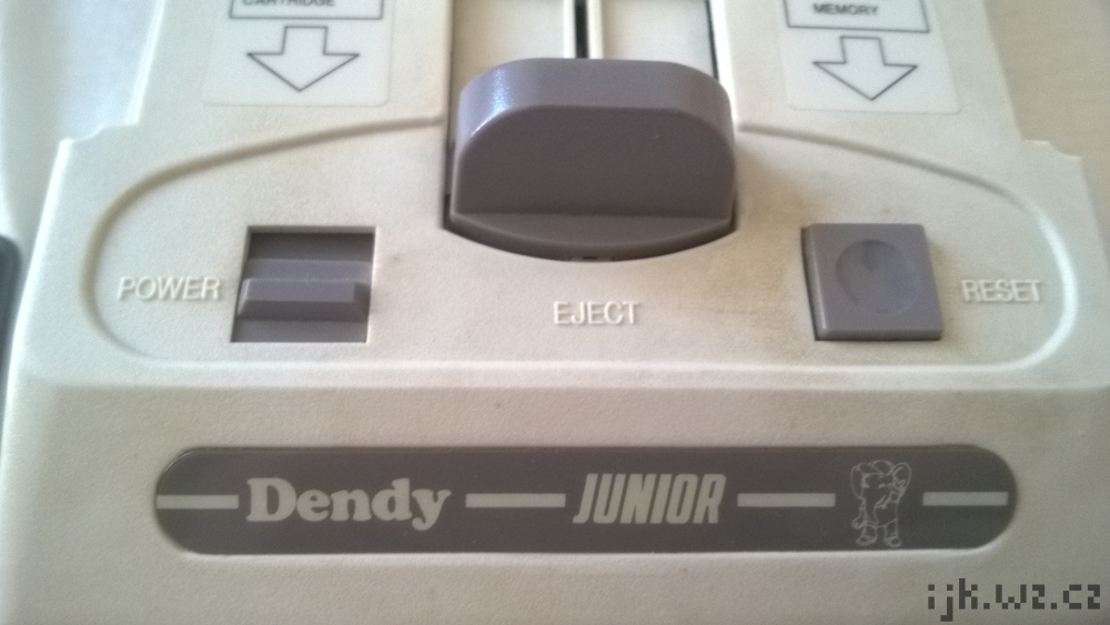 Dendy Junior II power and reset buttons